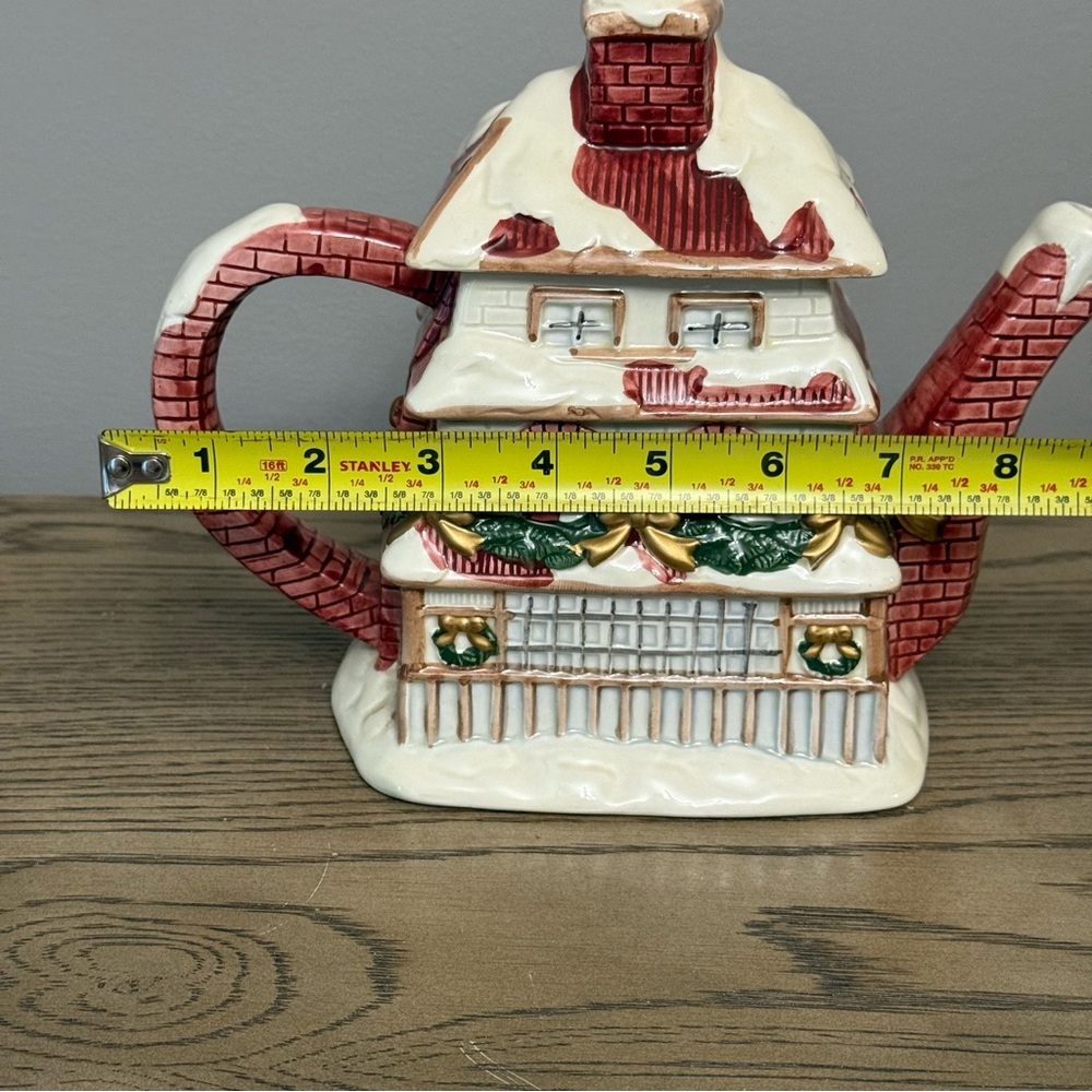 Fitz and Floyd Dickens Christmas Village Windsor Teapot and Creamer - Picture 10 of 11